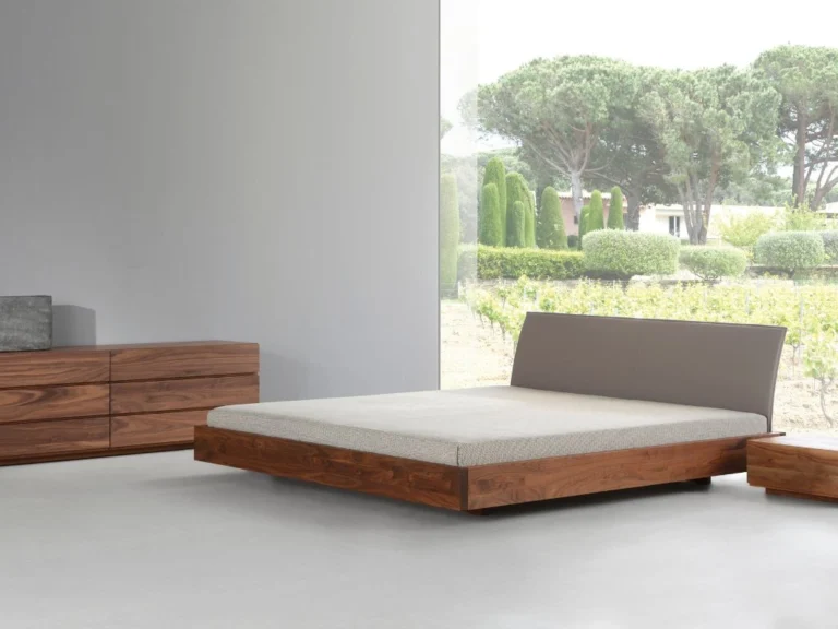 Traumwerk Katalogbild vom Modell Bilong in Nussbaum Massivholz mit passender Kommode