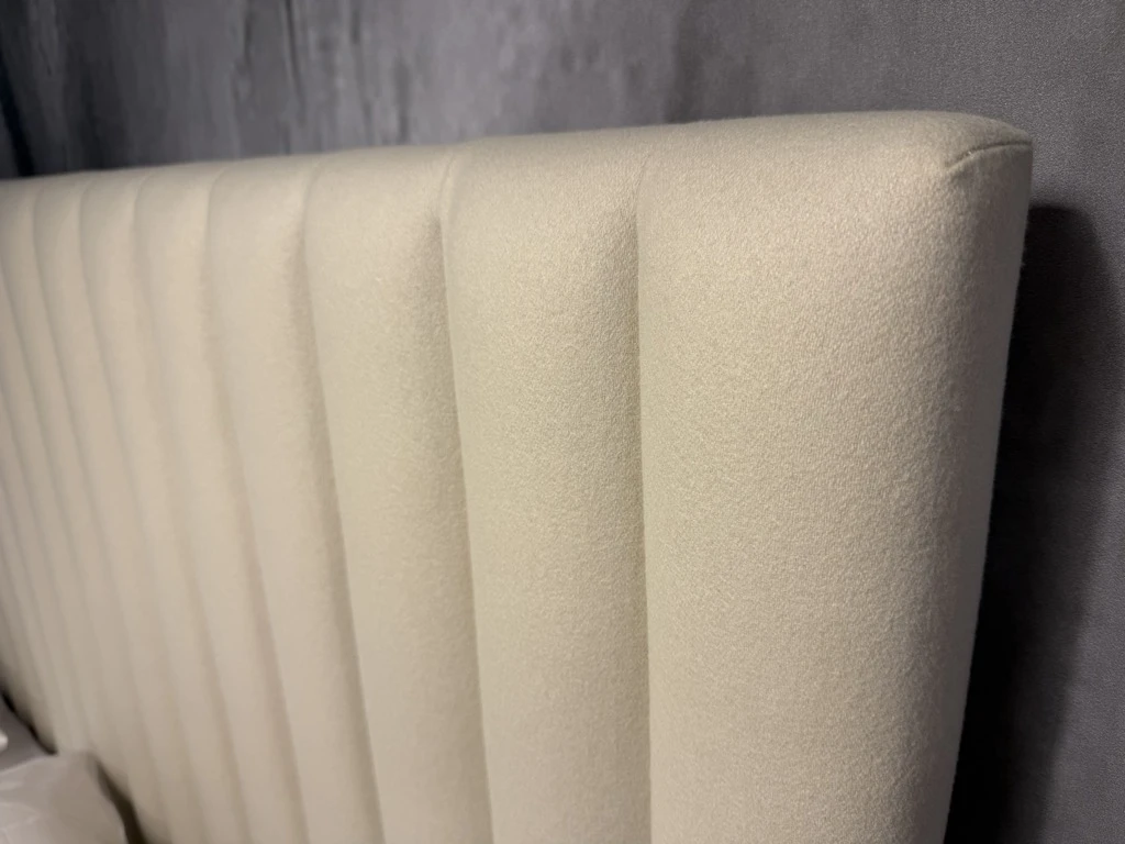 Treca_Bett_Poesie_Sale_Beige